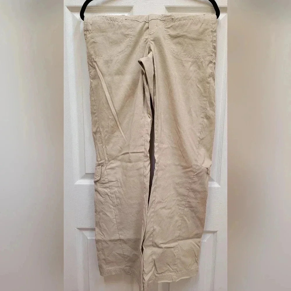 Athleta Women's Cargo Hiking Pants Size 6 Khaki Color (2 smalls tears pictured)